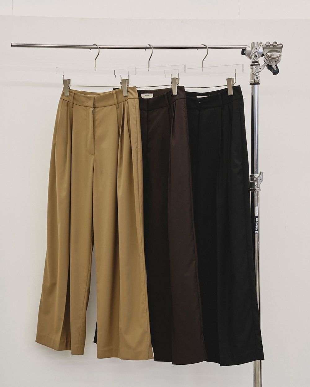 Lightweight Tuck Trousers Lightweight Tuck Trousers,ライトウエストタックトラウザーズ,12520704,パンツ,ボトムス,トラウザーズ,タックパンツ,ボンタン,ワイドパンツ,todayful,トゥデイフル,lifes,ライフズ,25aw,吉田怜香