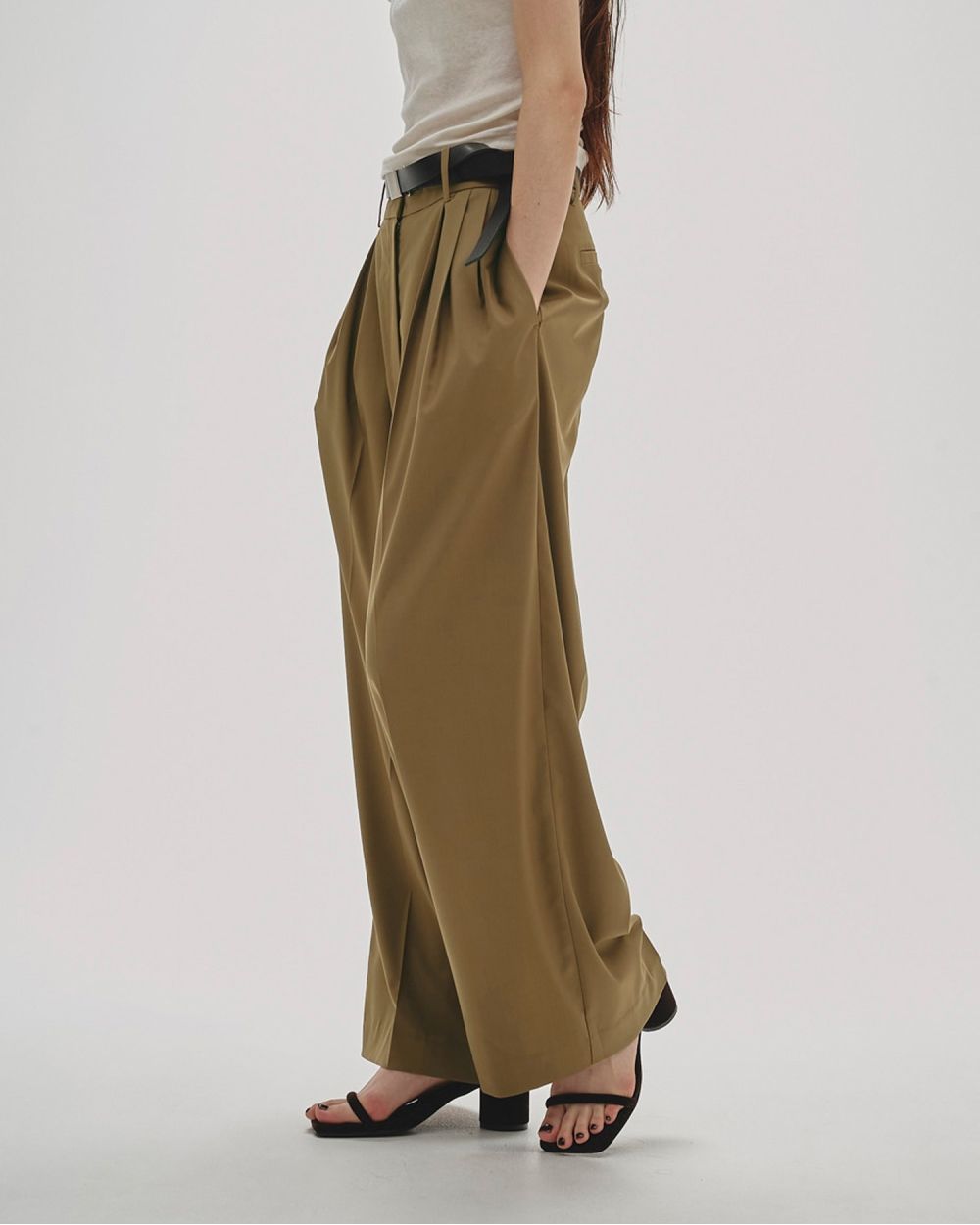 Lightweight Tuck Trousers Lightweight Tuck Trousers,ライトウエストタックトラウザーズ,12520704,パンツ,ボトムス,トラウザーズ,タックパンツ,ボンタン,ワイドパンツ,todayful,トゥデイフル,lifes,ライフズ,25aw,吉田怜香