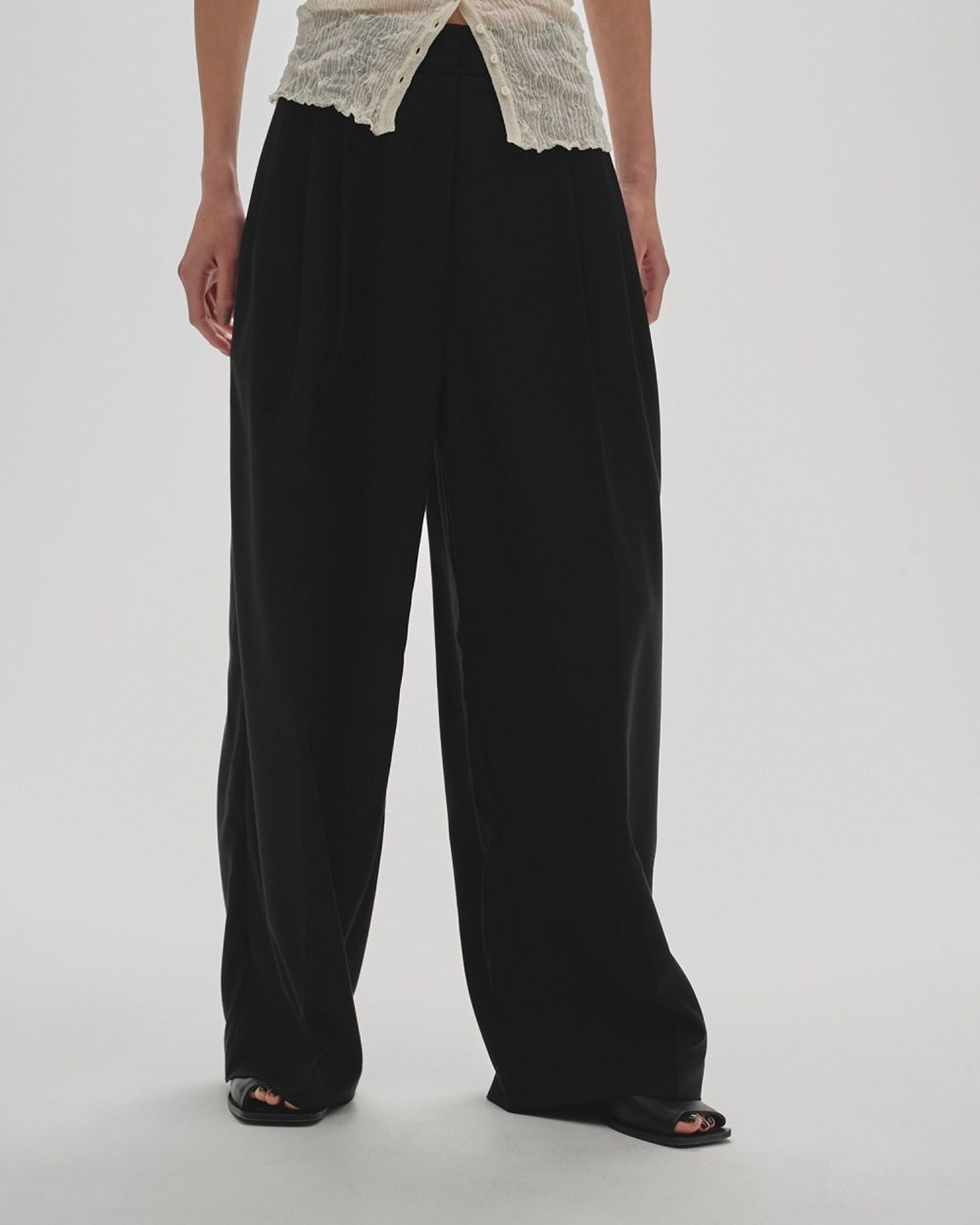 Lightweight Tuck Trousers Lightweight Tuck Trousers,ライトウエストタックトラウザーズ,12520704,パンツ,ボトムス,トラウザーズ,タックパンツ,ボンタン,ワイドパンツ,todayful,トゥデイフル,lifes,ライフズ,25aw,吉田怜香