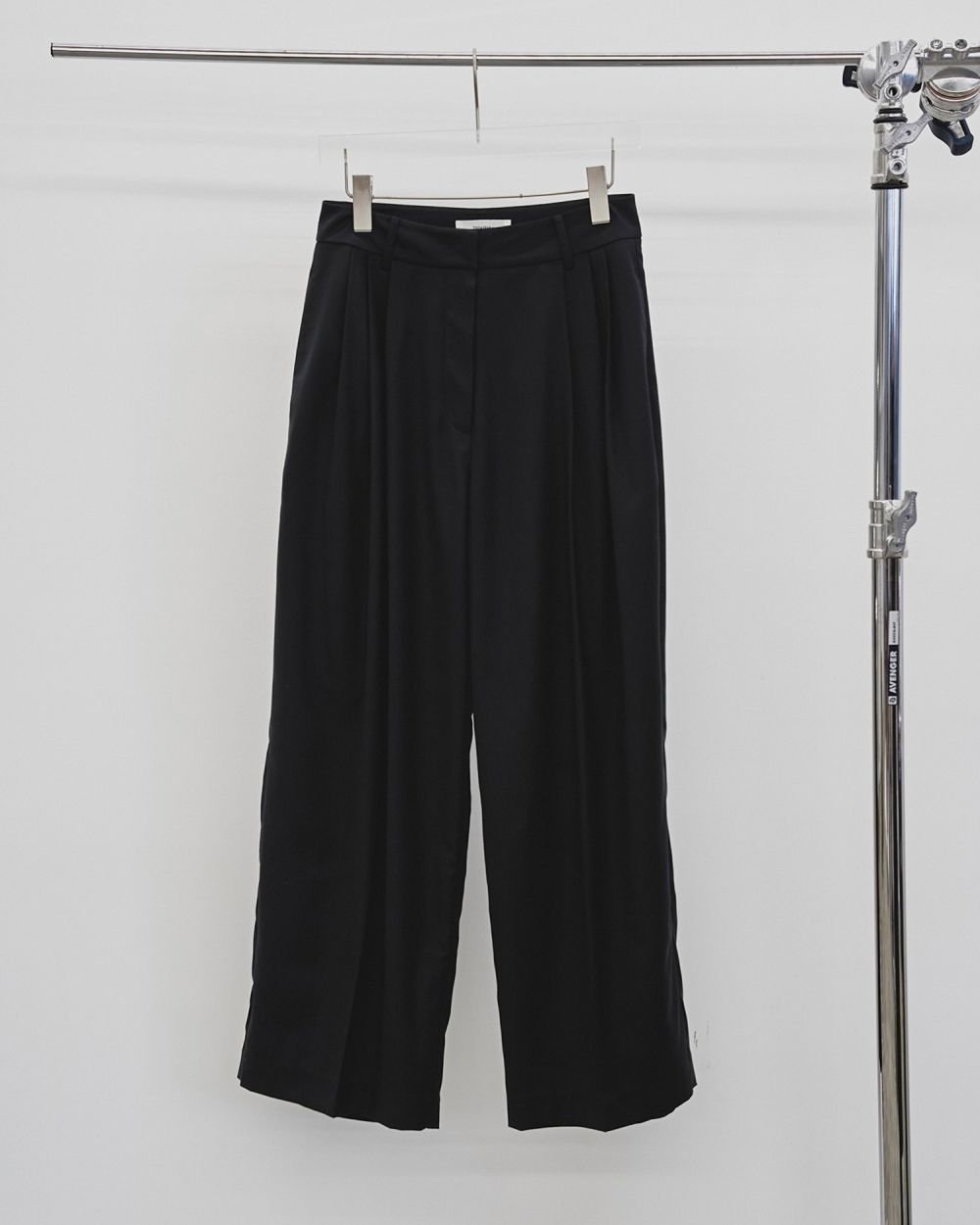 Lightweight Tuck Trousers Lightweight Tuck Trousers,ライトウエストタックトラウザーズ,12520704,パンツ,ボトムス,トラウザーズ,タックパンツ,ボンタン,ワイドパンツ,todayful,トゥデイフル,lifes,ライフズ,25aw,吉田怜香