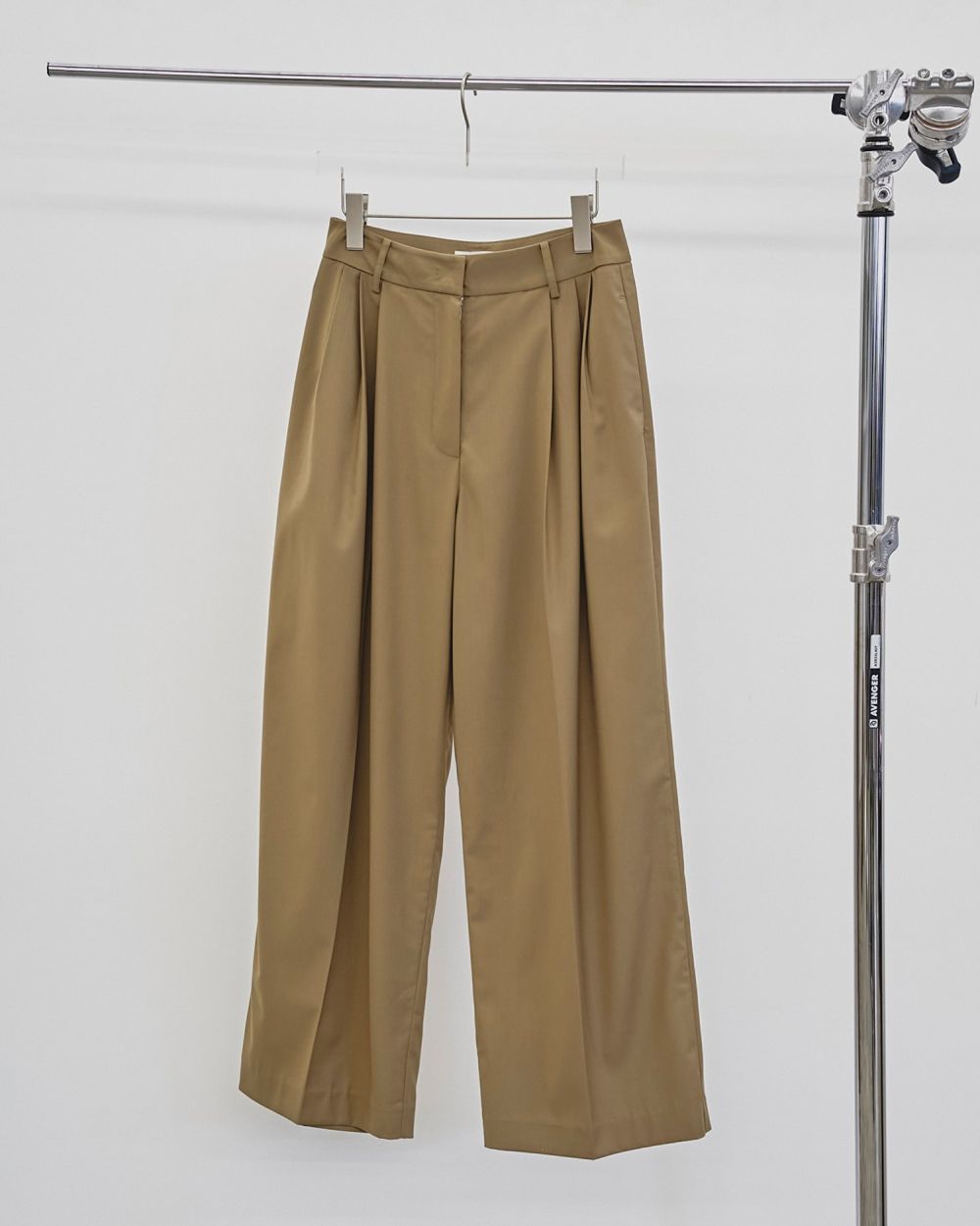 Lightweight Tuck Trousers Lightweight Tuck Trousers,ライトウエストタックトラウザーズ,12520704,パンツ,ボトムス,トラウザーズ,タックパンツ,ボンタン,ワイドパンツ,todayful,トゥデイフル,lifes,ライフズ,25aw,吉田怜香