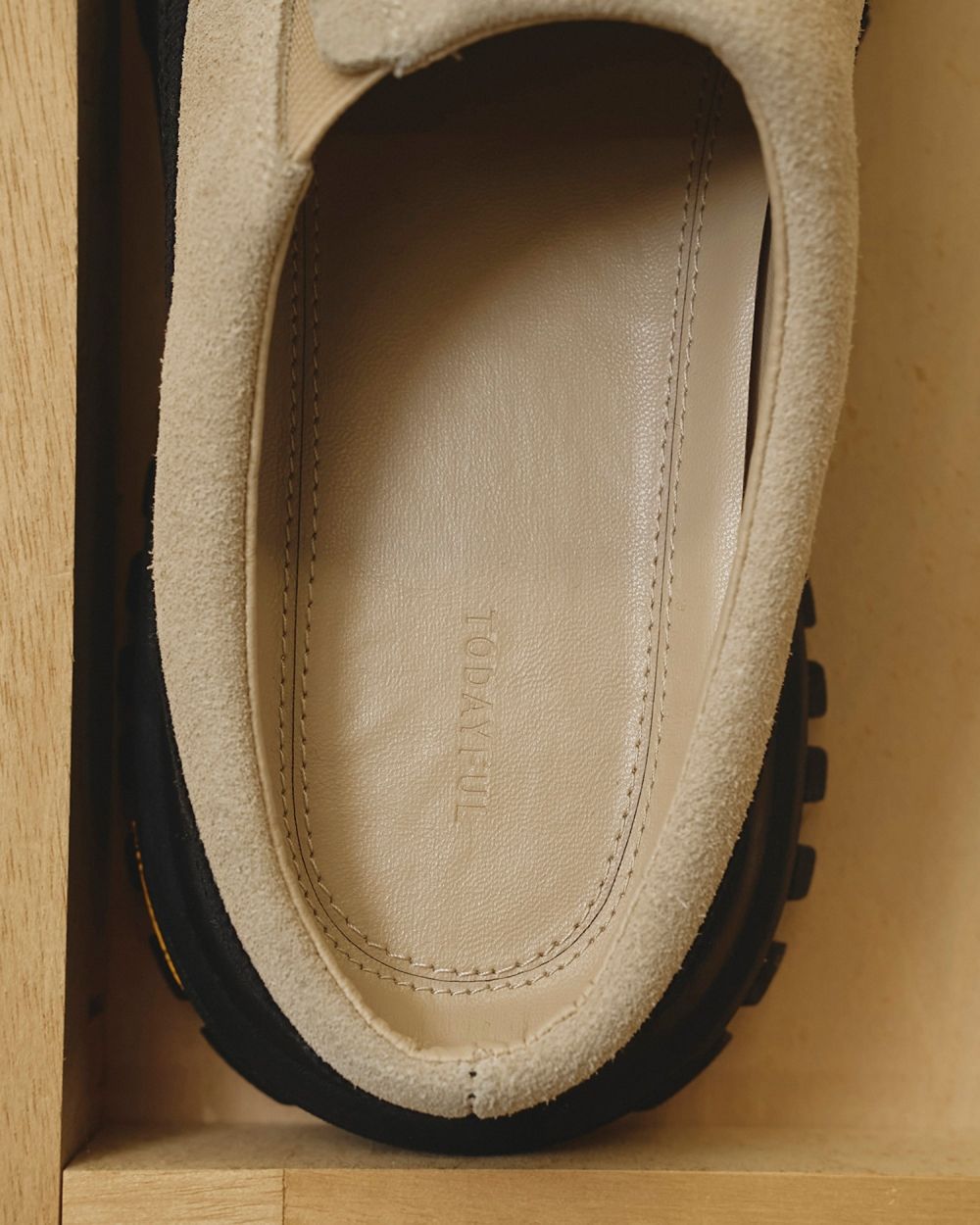 Vibramsole Leather Sabot Vibramsole Leather Sabot,ビブラムソールレザーサボ,12521002,サボ,靴,サンダル,レザーサボ,ビブラムソール,todayful,トゥデイフル,lifes,ライフズ,25aw,吉田怜香