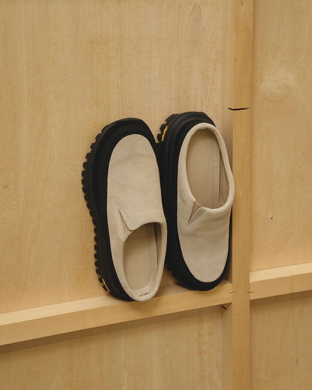 Vibramsole Leather Sabot Vibramsole Leather Sabot,ビブラムソールレザーサボ,12521002,サボ,靴,サンダル,レザーサボ,ビブラムソール,todayful,トゥデイフル,lifes,ライフズ,25aw,吉田怜香