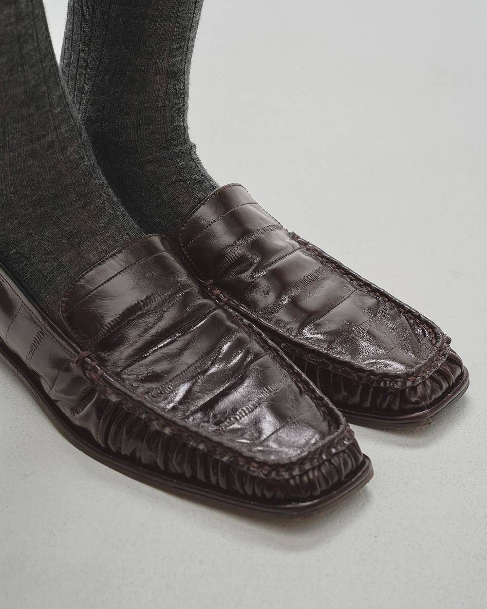 Squaretoe Gather Loafers Squaretoe Gather Loafers,スクエアトゥギャザーローファー,12521007,スクエアトゥローファー,ローファー,ギャザーローファー,靴,シューズ,フラットシューズ,レザーシューズ,レザーローファー,todayful,トゥデイフル,lifes,ライフズ,25aw,吉田怜香