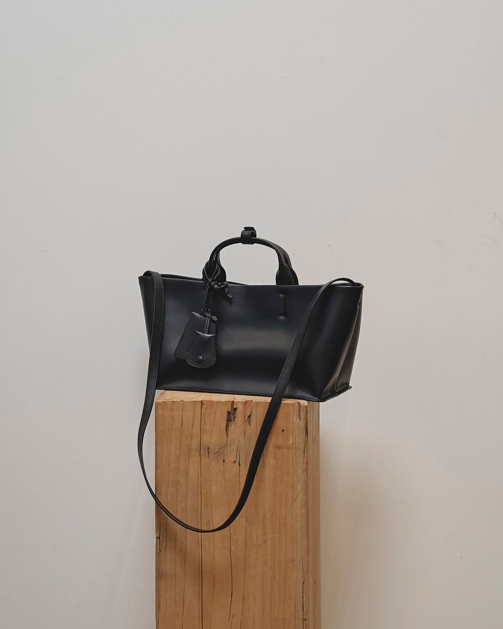 Useful Leather Bag(M) Useful Leather Bag(M),ユースフルレザーバッグM,12521011,ユースフルバッグ,レザーバッグ,ボックスシルエットバッグ, ボックスバッグ,バッグ,カバン,鞄,ショルダーバッグ,2wayバッグ,todayful,トゥデイフル,lifes,ライフズ,25aw,吉田怜香