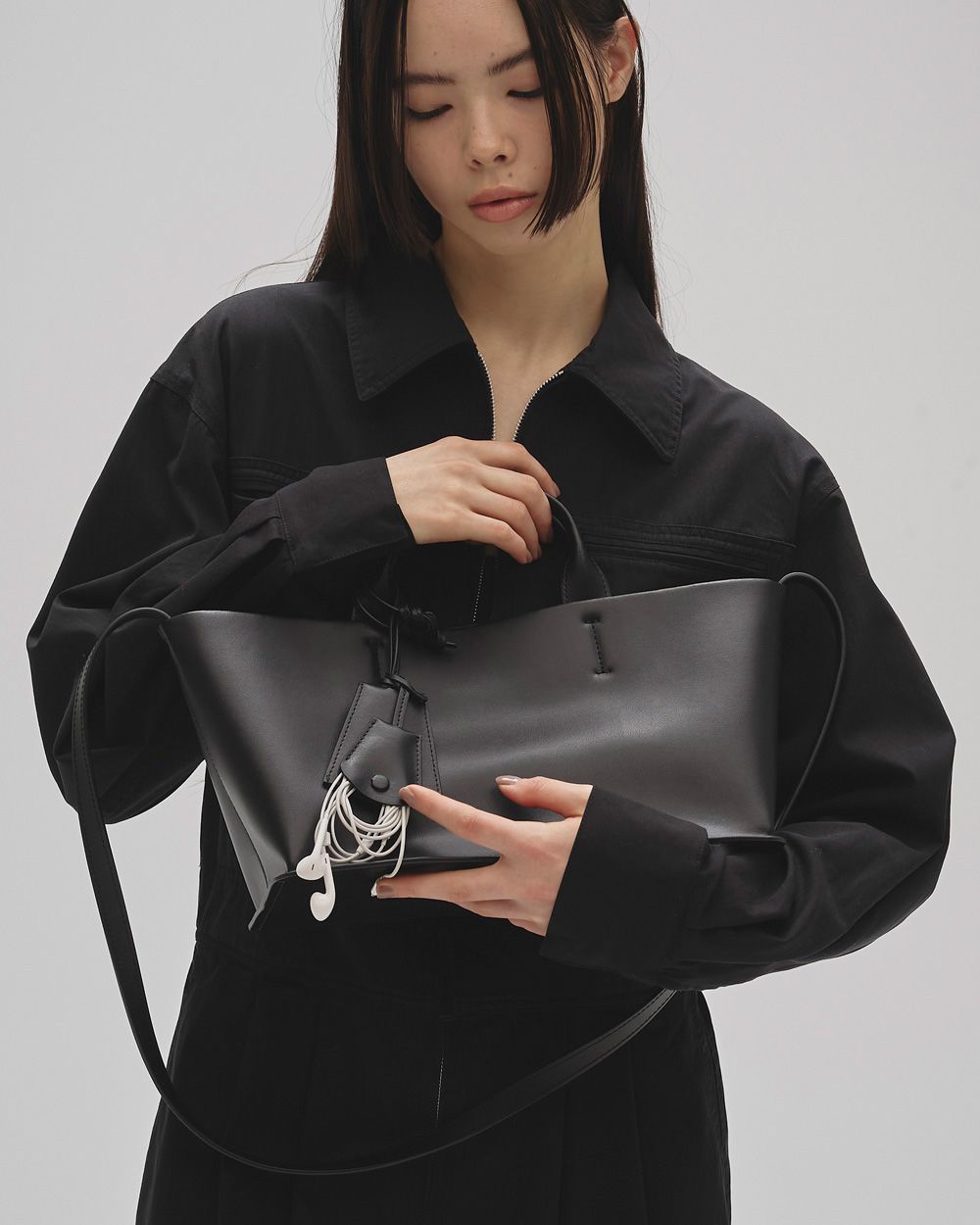 Useful Leather Bag(M) Useful Leather Bag(M),ユースフルレザーバッグM,12521011,ユースフルバッグ,レザーバッグ,ボックスシルエットバッグ, ボックスバッグ,バッグ,カバン,鞄,ショルダーバッグ,2wayバッグ,todayful,トゥデイフル,lifes,ライフズ,25aw,吉田怜香