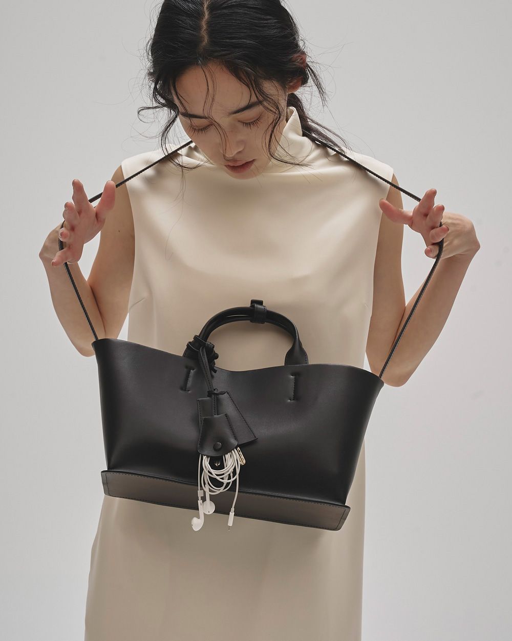 Useful Leather Bag(M) Useful Leather Bag(M),ユースフルレザーバッグM,12521011,ユースフルバッグ,レザーバッグ,ボックスシルエットバッグ, ボックスバッグ,バッグ,カバン,鞄,ショルダーバッグ,2wayバッグ,todayful,トゥデイフル,lifes,ライフズ,25aw,吉田怜香