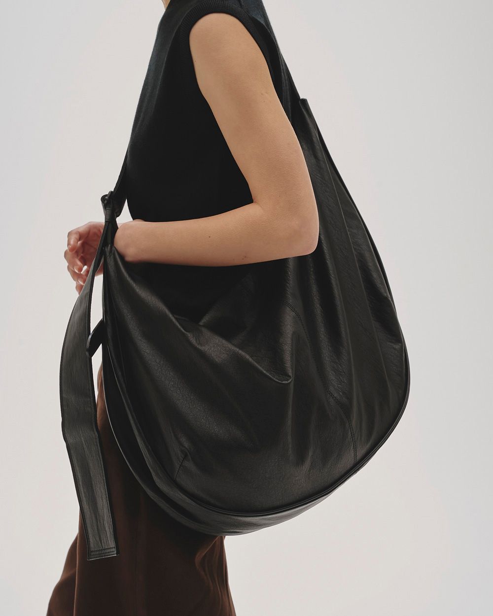 Ecoleather Shoulder Bag Ecoleather Shoulder Bag,エコレザーショルダーバック,12521019,todayful,ショルダーバック,レザーショルダーバッグ,エコレザーバッグ,ヴィーガンレザーバッグ,バッグ,鞄,レザーバッグ,トゥデイフル,lifes,ライフズ,25ss,吉田怜香