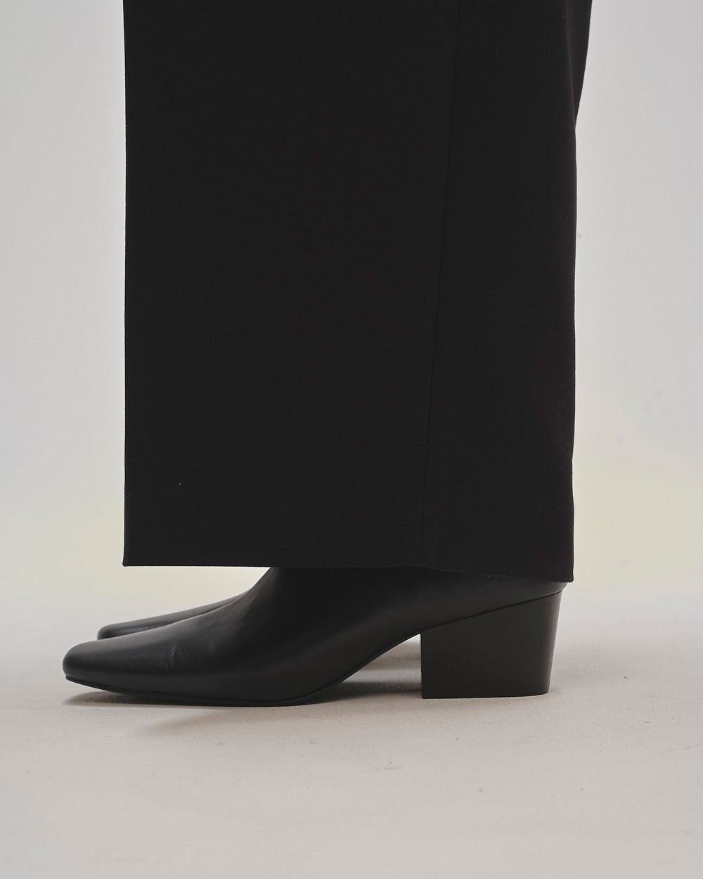 Squaretoe Leather Sabot Squaretoe Leather Sabot,スクエアレザーサボ,12521020,スクエアサボ,サボ,シューズ,レザーサボ,レザーシューズ,スクエアトゥサボ,靴,サンダル,todayful,トゥデイフル,lifes,ライフズ,25aw,吉田怜香