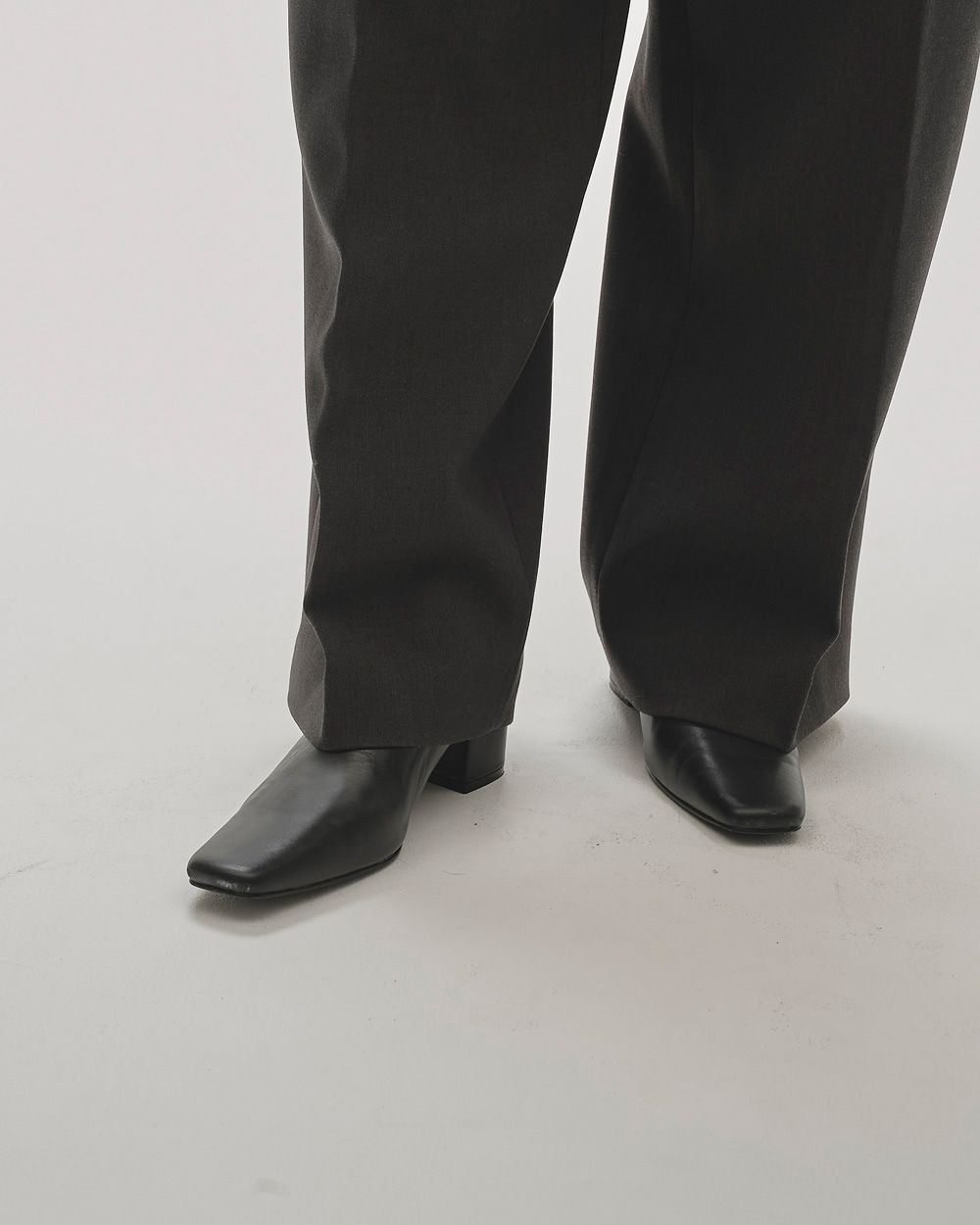 Squaretoe Leather Sabot Squaretoe Leather Sabot,スクエアレザーサボ,12521020,スクエアサボ,サボ,シューズ,レザーサボ,レザーシューズ,スクエアトゥサボ,靴,サンダル,todayful,トゥデイフル,lifes,ライフズ,25aw,吉田怜香