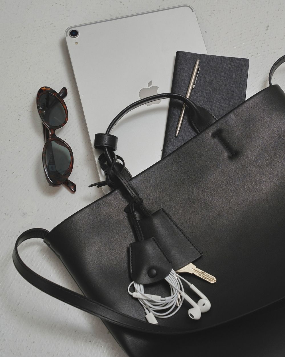 Useful Leather Bag(L) Useful Leather Bag(L),ユースフルレザーバッグL,12521021,バッグ,レザーバッグ,2wayバッグ,2wayレザーバッグ,ショルダーバッグ,ショルダーレザーバッグ,デイリーバッグボックスバッグ,ボックスシルエットバッグ,todayful,トゥデイフル,lifes,ライフズ,25aw,吉田怜香