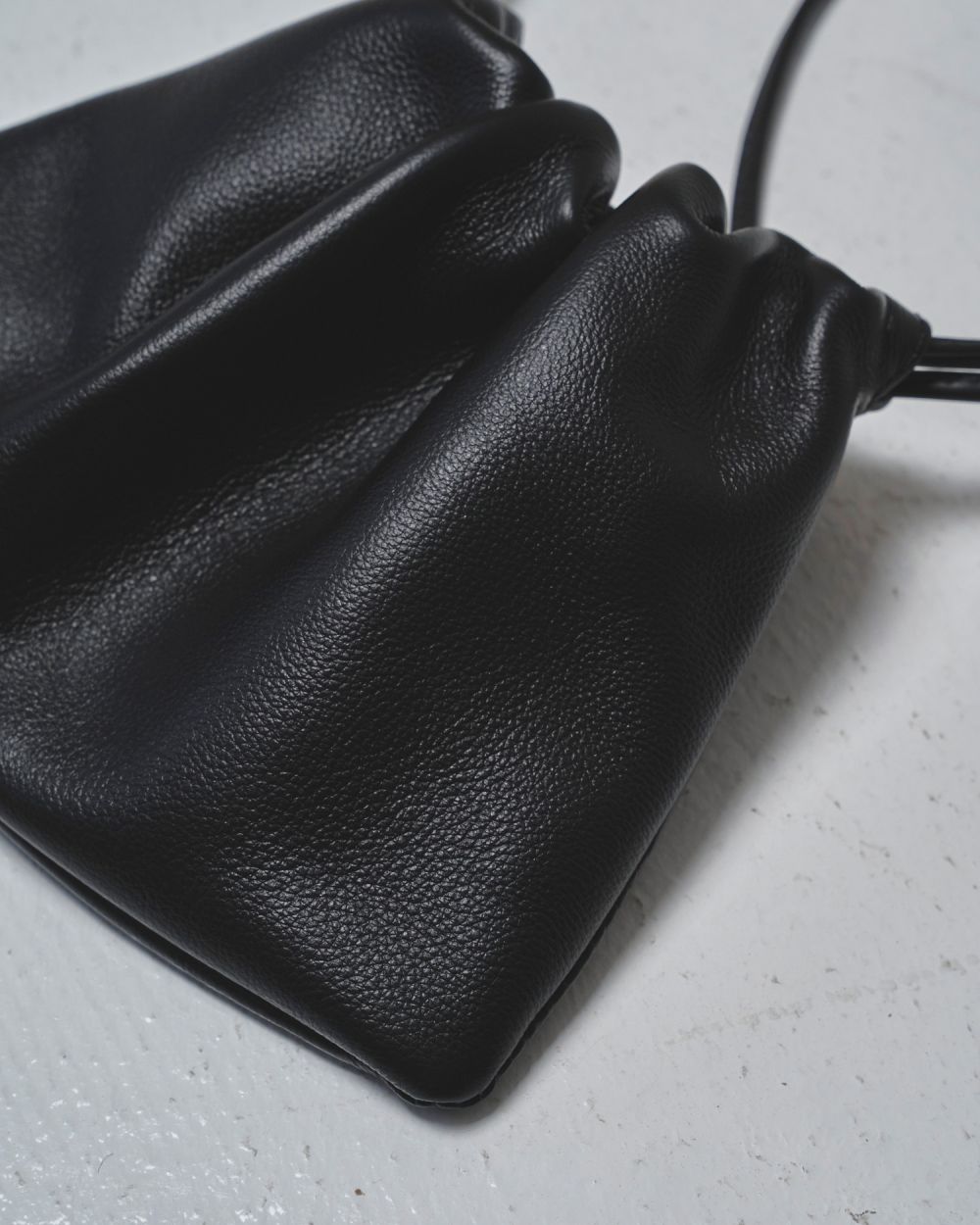 Drawstring Leather Bag Drawstring Leather Bag,ドロストリングレザーバック,12521027,バック,レザーバック,ドロストリングバック,todayful,トゥデイフル,lifes,吉田怜香,25aw,25winter