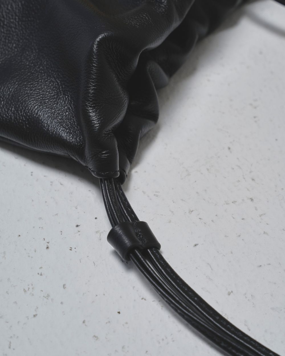 Drawstring Leather Bag Drawstring Leather Bag,ドロストリングレザーバック,12521027,バック,レザーバック,ドロストリングバック,todayful,トゥデイフル,lifes,吉田怜香,25aw,25winter