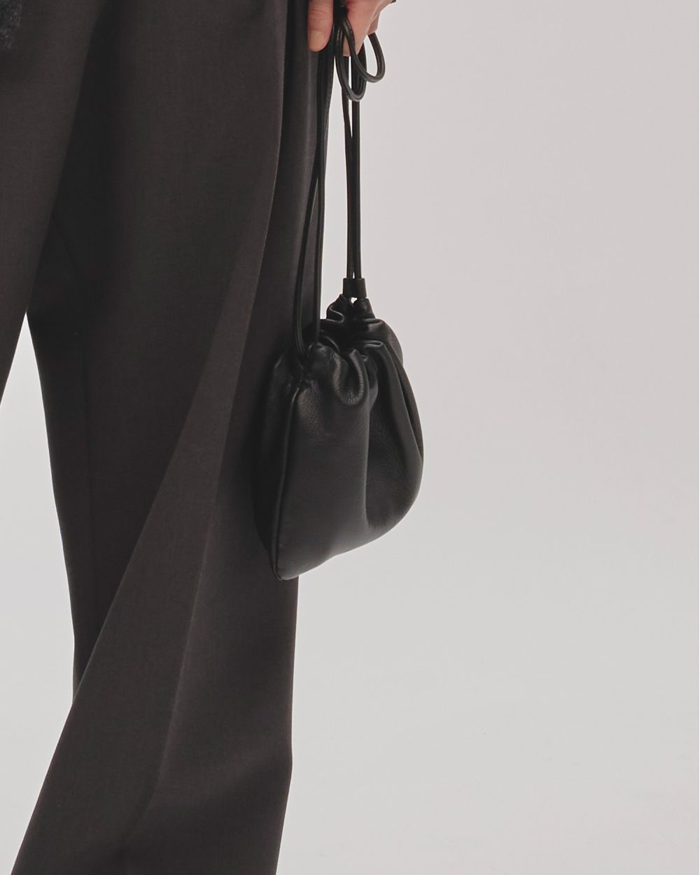 Drawstring Leather Bag Drawstring Leather Bag,ドロストリングレザーバック,12521027,バック,レザーバック,ドロストリングバック,todayful,トゥデイフル,lifes,吉田怜香,25aw,25winter