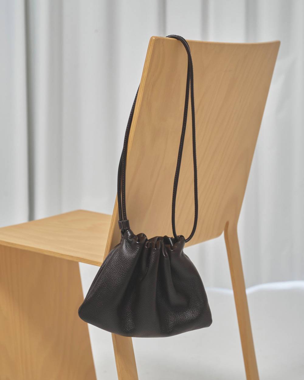 Drawstring Leather Bag Drawstring Leather Bag,ドロストリングレザーバック,12521027,バック,レザーバック,ドロストリングバック,todayful,トゥデイフル,lifes,吉田怜香,25aw,25winter