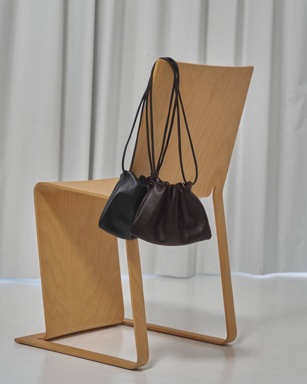 Drawstring Leather Bag Drawstring Leather Bag,ドロストリングレザーバック,12521027,バック,レザーバック,ドロストリングバック,todayful,トゥデイフル,lifes,吉田怜香,25aw,25winter