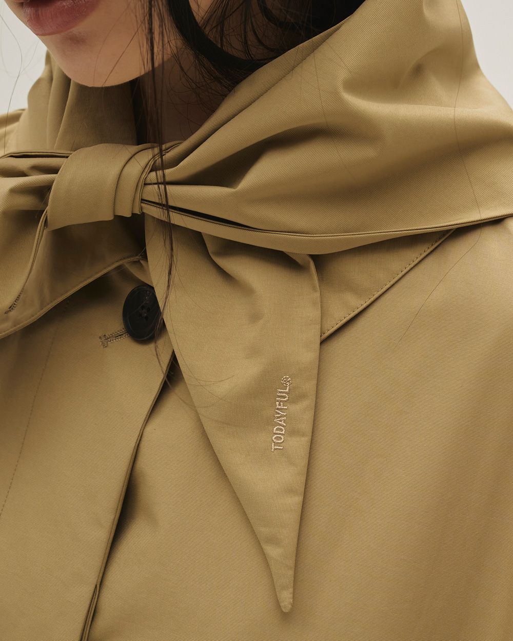 Soutiencollar Waterproof Coat Soutiencollar Waterproof Coat,ステンカラーウォータープルーフコート,12610004,ステンカラーコート,ウォータープルーフ,ウォータープルーフコート,レインコート,コート,アウター,スカーフ付きコート,todayful,トゥデイフル,lifes,吉田怜香,26ss