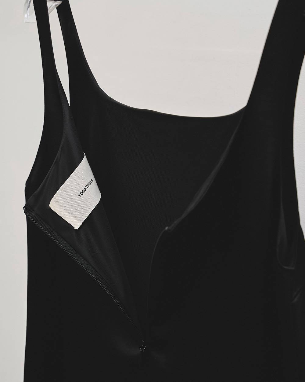 Squareneck Satin Dress Squareneck Satin Dress,スクエアネックサテンドレス,12610305,ドレス,サテン,スクエアネック,ノースリーブドレス,todayful,トゥデイフル,lifes,吉田怜香,26ss