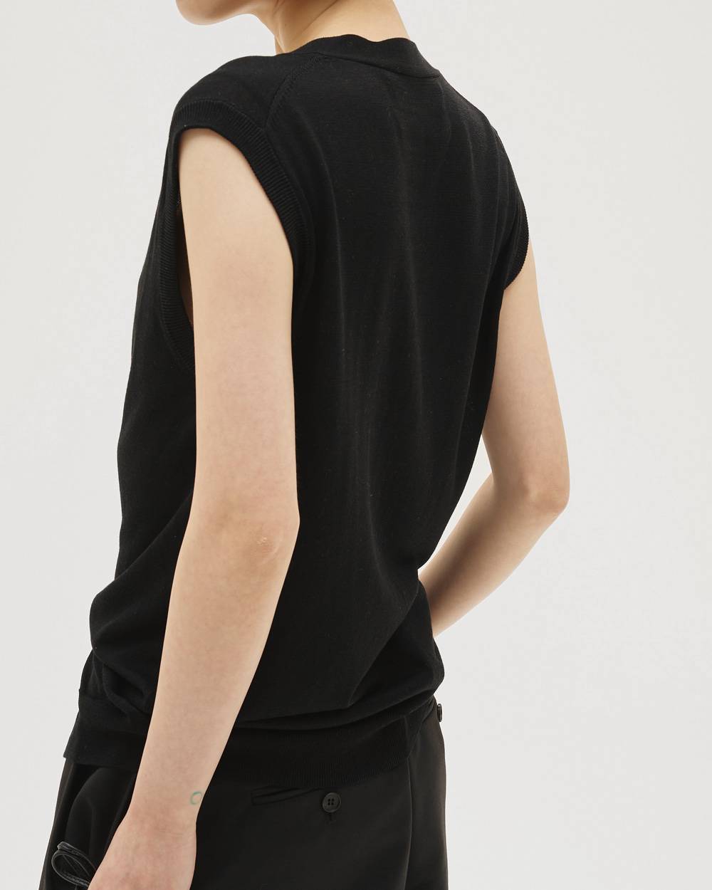 Tencelsilk Knit Vest Tencelsilk Knit Vest,テンセルシルクニットベスト,12610517,テンセルシルク,ニットベスト,ニット,ベスト,ニットトップ,todayful,トゥデイフル,lifes,吉田怜香,26ss