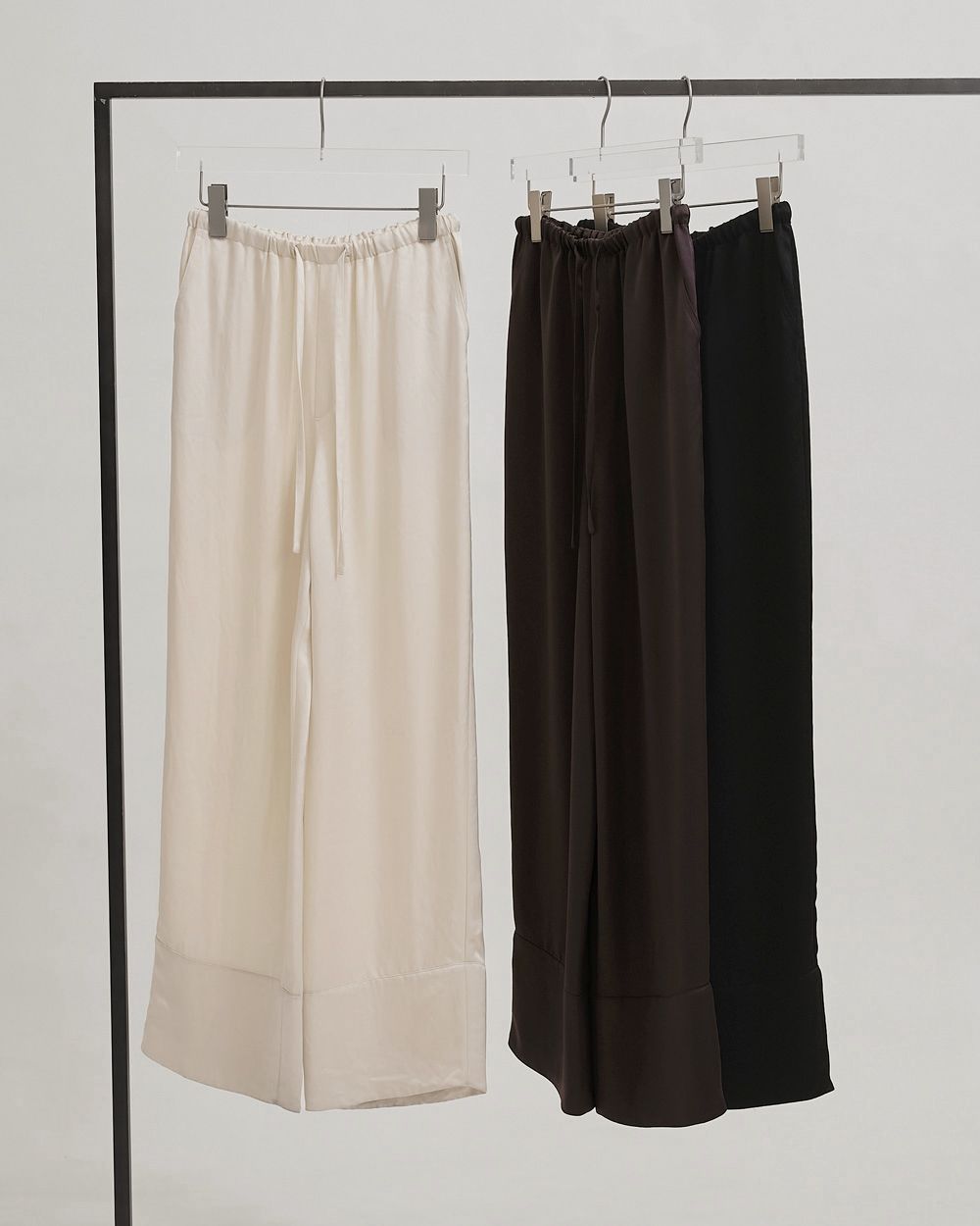 Satin Easy Pants Satin Easy Pants,サテンイージーパンツ,12610704,サテンパンツ,イージーパンツ,パンツ,ボトムス,セットアップ,todayful,トゥデイフル,lifes,吉田怜香,26ss
