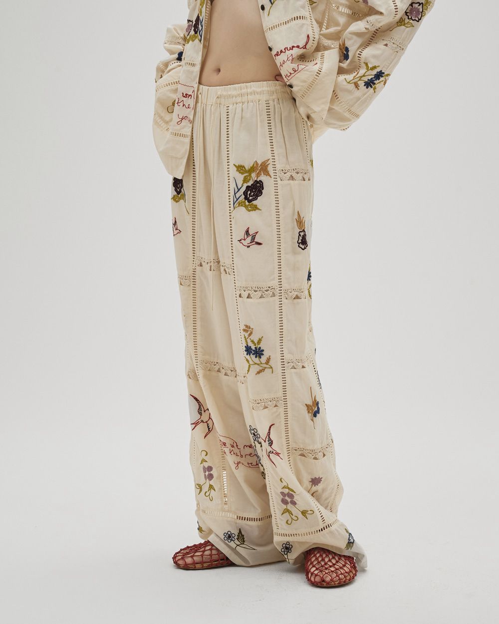 Embroidery Patchwork Trousers Embroidery Patchwork Trousers,エンブロイダリーパッチワークトラウザーズ,12610719,エンブロイダリートラウザーズ,パッチワークトラウザーズ,トラウザーズ,セットアップ,刺繍パンツ,ボトムス,todayful,トゥデイフル,lifes,吉田怜香,26ss