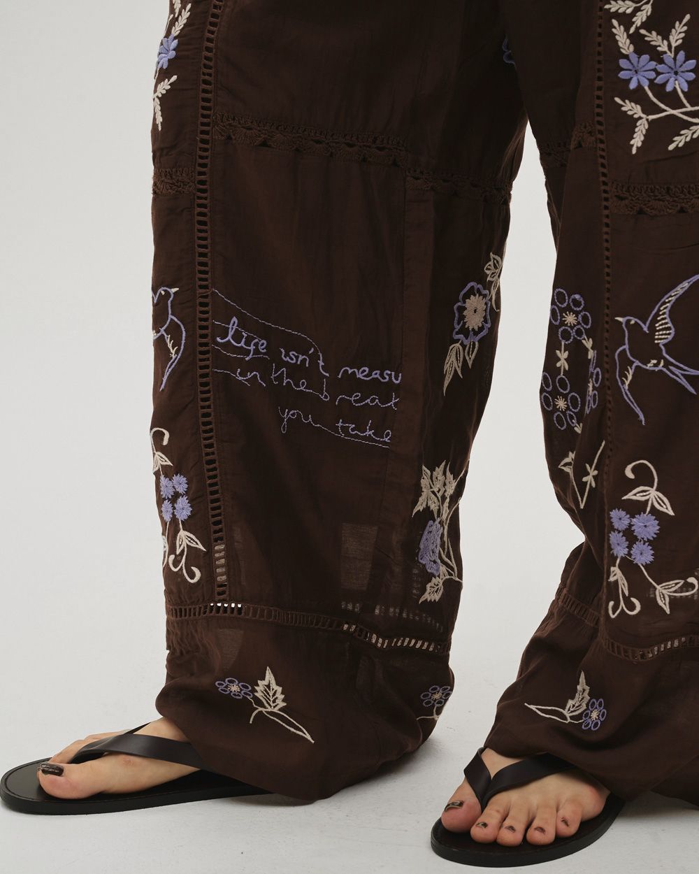 Embroidery Patchwork Trousers Embroidery Patchwork Trousers,エンブロイダリーパッチワークトラウザーズ,12610719,エンブロイダリートラウザーズ,パッチワークトラウザーズ,トラウザーズ,セットアップ,刺繍パンツ,ボトムス,todayful,トゥデイフル,lifes,吉田怜香,26ss