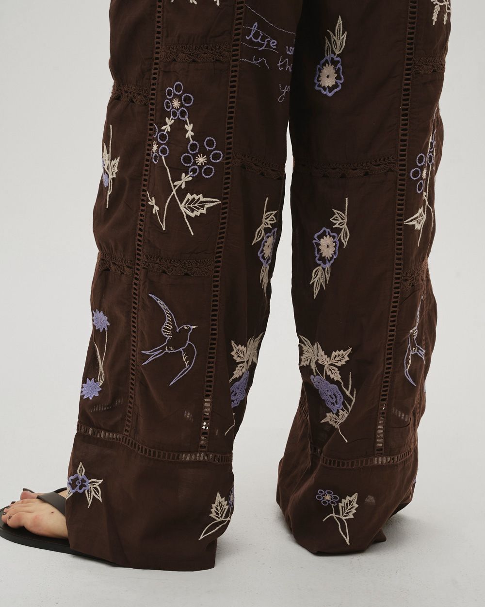 Embroidery Patchwork Trousers Embroidery Patchwork Trousers,エンブロイダリーパッチワークトラウザーズ,12610719,エンブロイダリートラウザーズ,パッチワークトラウザーズ,トラウザーズ,セットアップ,刺繍パンツ,ボトムス,todayful,トゥデイフル,lifes,吉田怜香,26ss