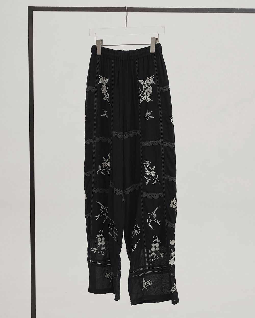 Embroidery Patchwork Trousers Embroidery Patchwork Trousers,エンブロイダリーパッチワークトラウザーズ,12610719,エンブロイダリートラウザーズ,パッチワークトラウザーズ,トラウザーズ,セットアップ,刺繍パンツ,ボトムス,todayful,トゥデイフル,lifes,吉田怜香,26ss