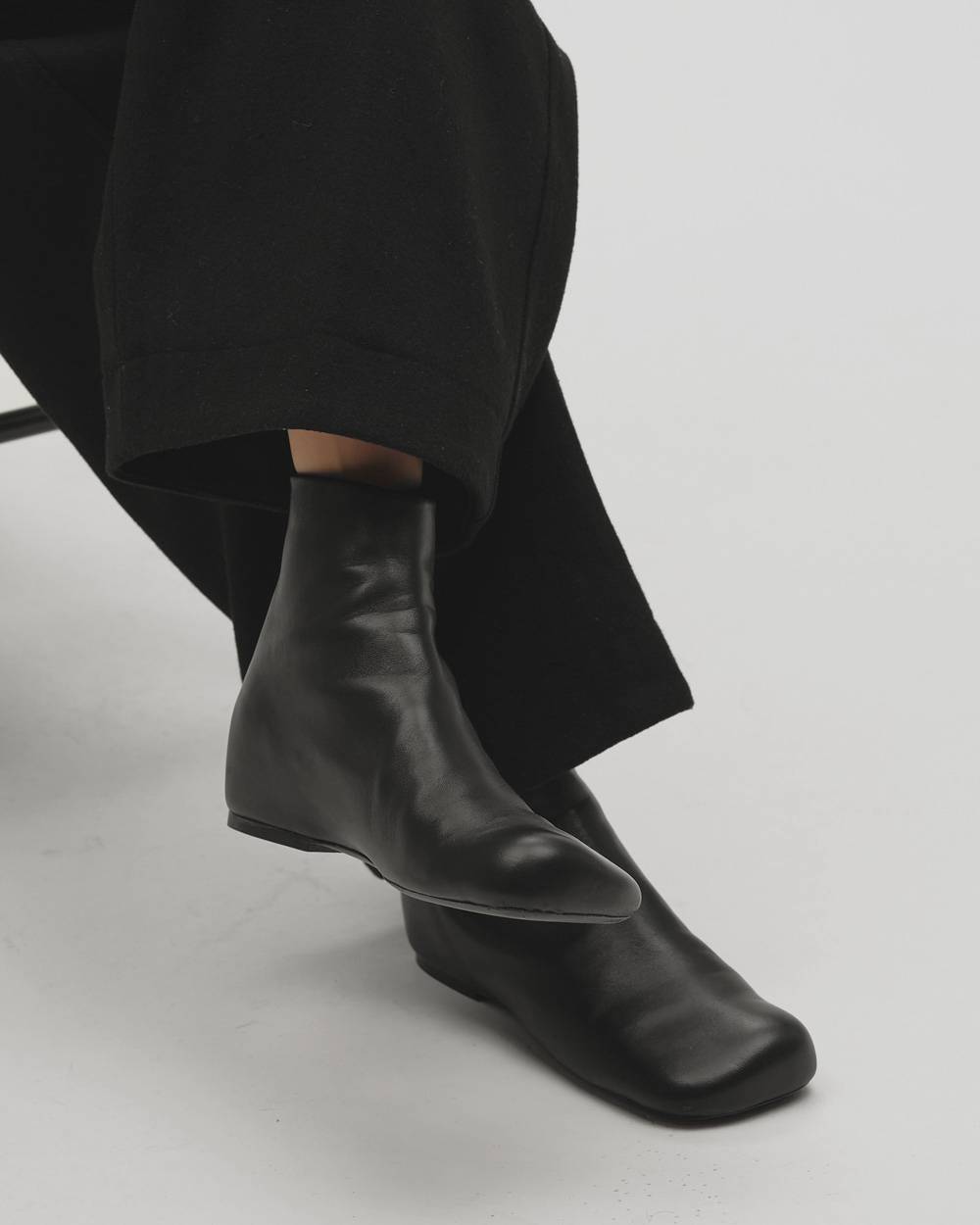Square Leather Flat Boots Square Leather Flat Boots,スクエアレザーフラットブーツ,12621019,ブーツ,レザーブーツ,シューズ,靴,スクエアブーツ,todayful,トゥデイフル,lifes,吉田怜香,26aw