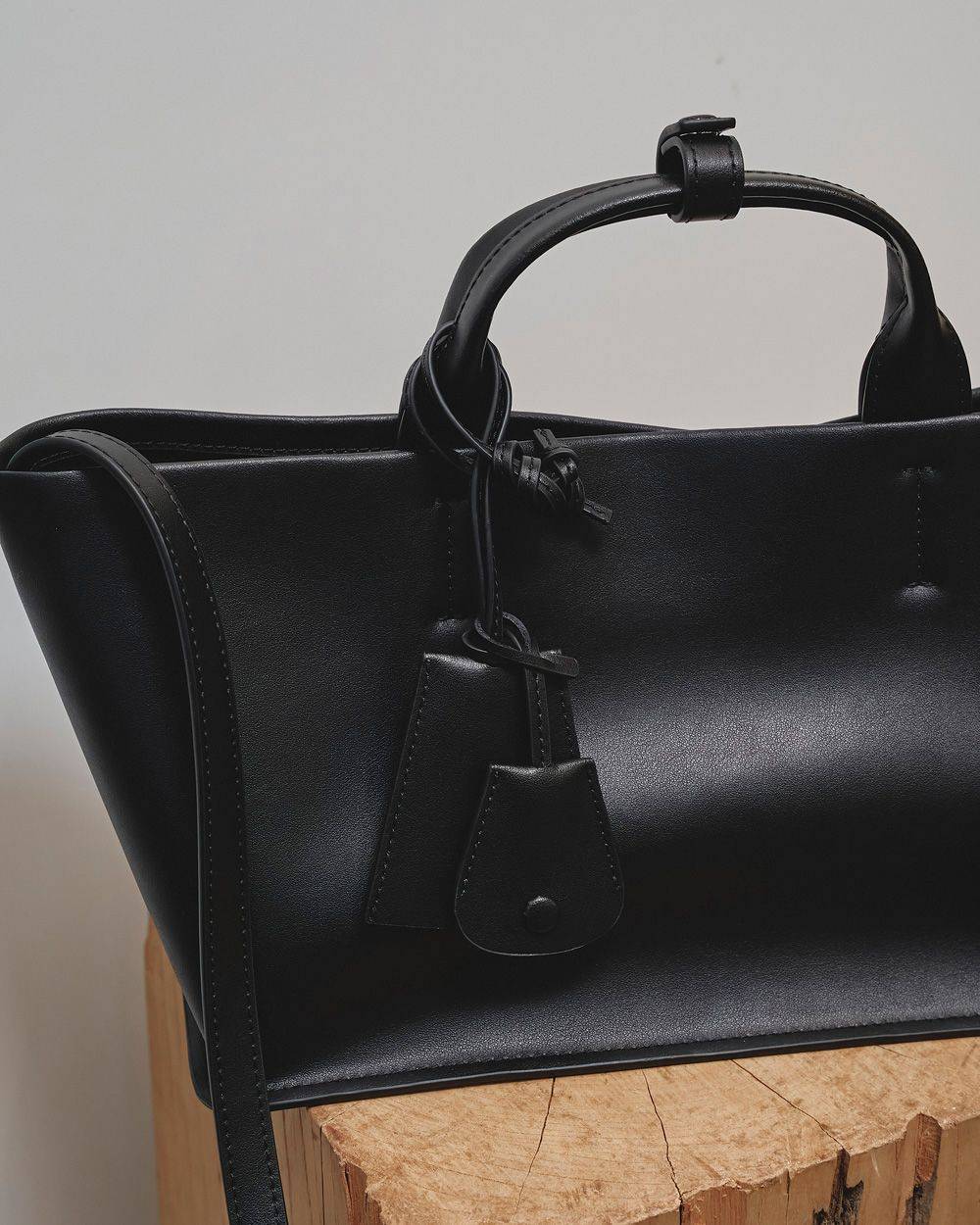 Useful Leather Bag (M) Useful Leather Bag (M),ユースフルレザーバッグ,12621040,バッグ,ユースフルバッグ,レザーバッグ,鞄,バック,todayful,トゥデイフル,lifes,吉田怜香,26aw