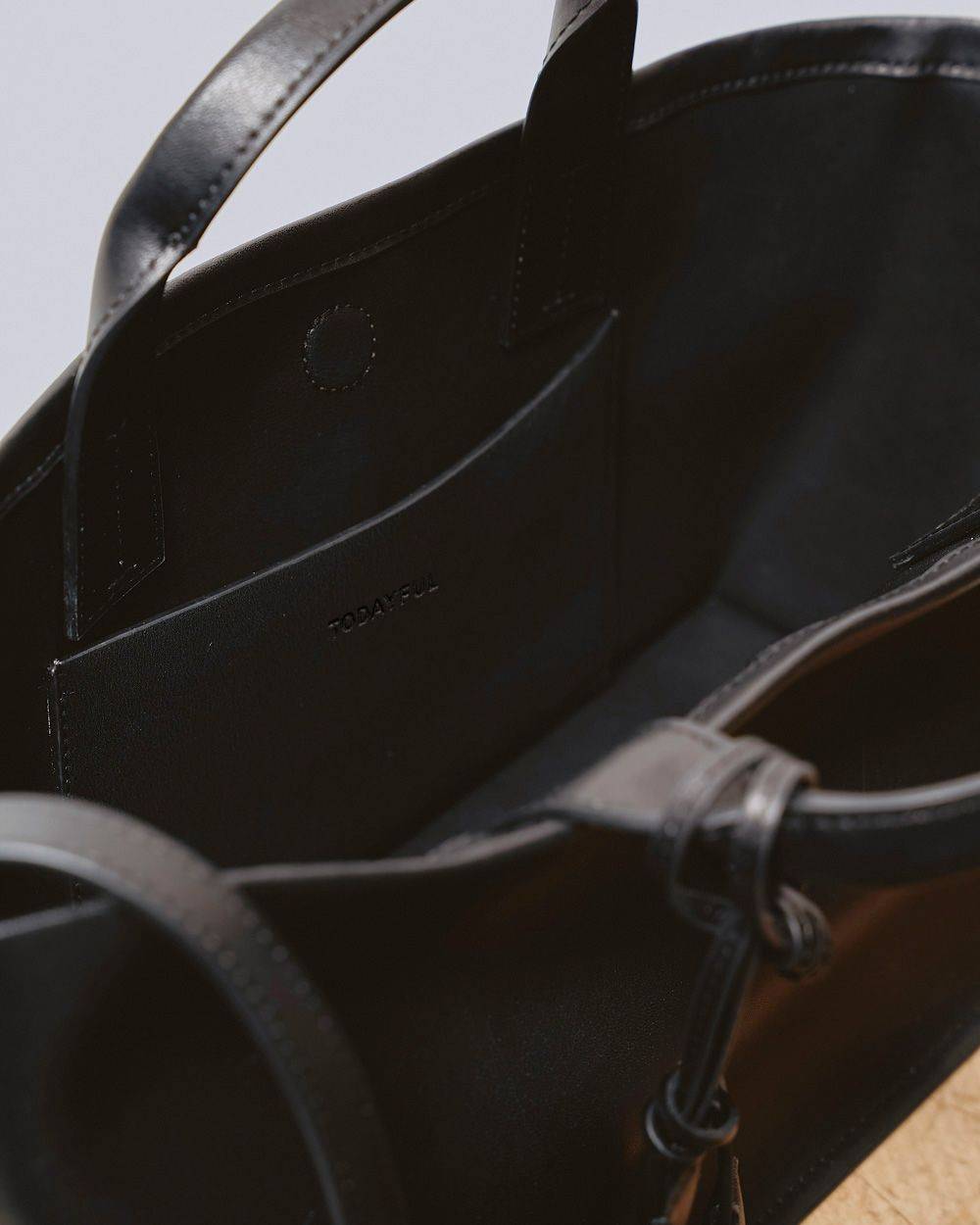 Useful Leather Bag (M) Useful Leather Bag (M),ユースフルレザーバッグ,12621040,バッグ,ユースフルバッグ,レザーバッグ,鞄,バック,todayful,トゥデイフル,lifes,吉田怜香,26aw