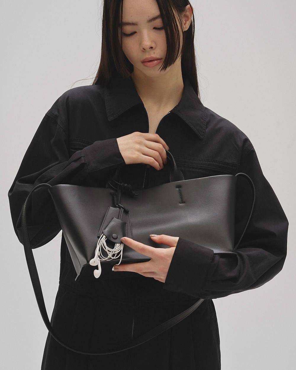 Useful Leather Bag (M) Useful Leather Bag (M),ユースフルレザーバッグ,12621040,バッグ,ユースフルバッグ,レザーバッグ,鞄,バック,todayful,トゥデイフル,lifes,吉田怜香,26aw