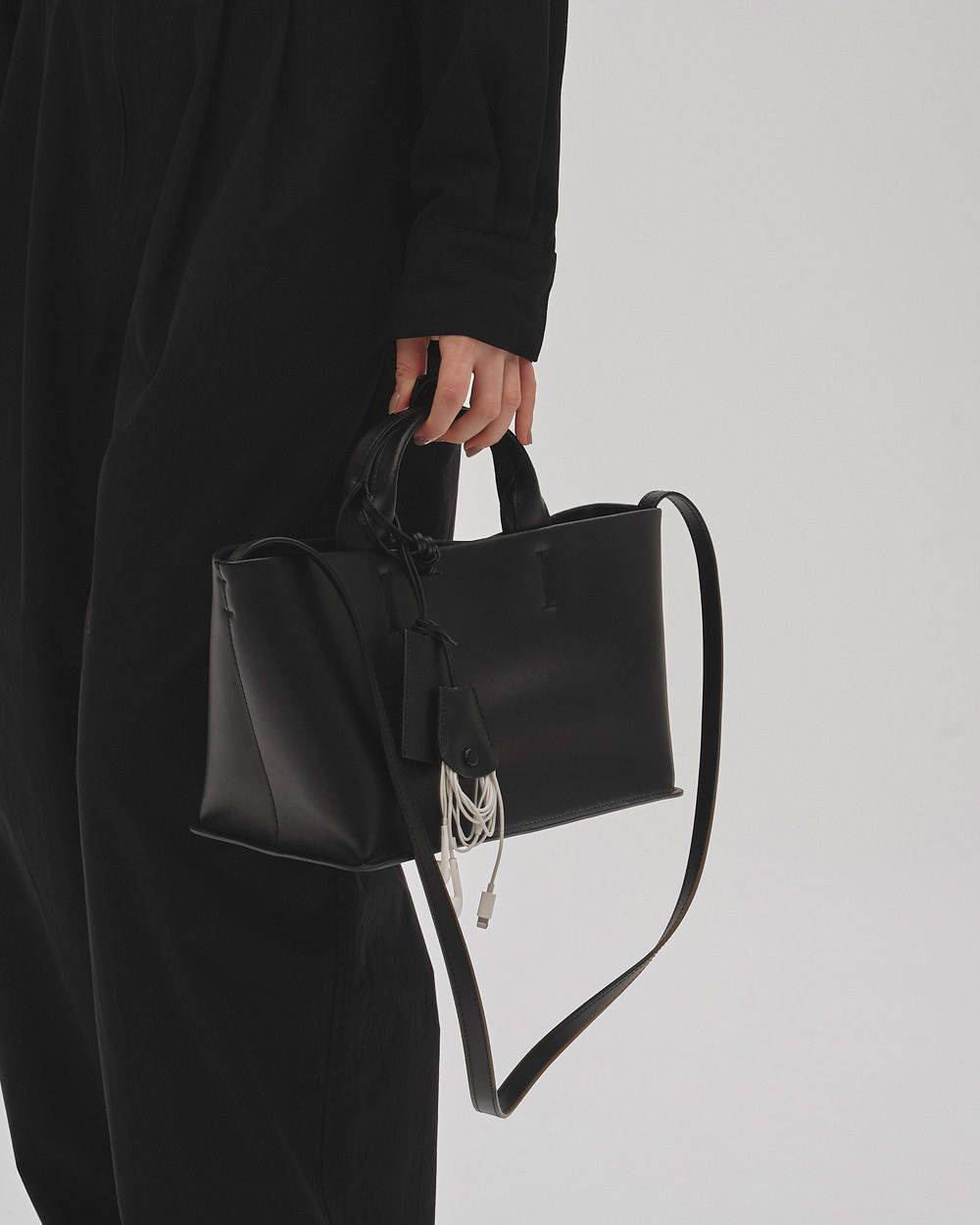 Useful Leather Bag (M) Useful Leather Bag (M),ユースフルレザーバッグ,12621040,バッグ,ユースフルバッグ,レザーバッグ,鞄,バック,todayful,トゥデイフル,lifes,吉田怜香,26aw