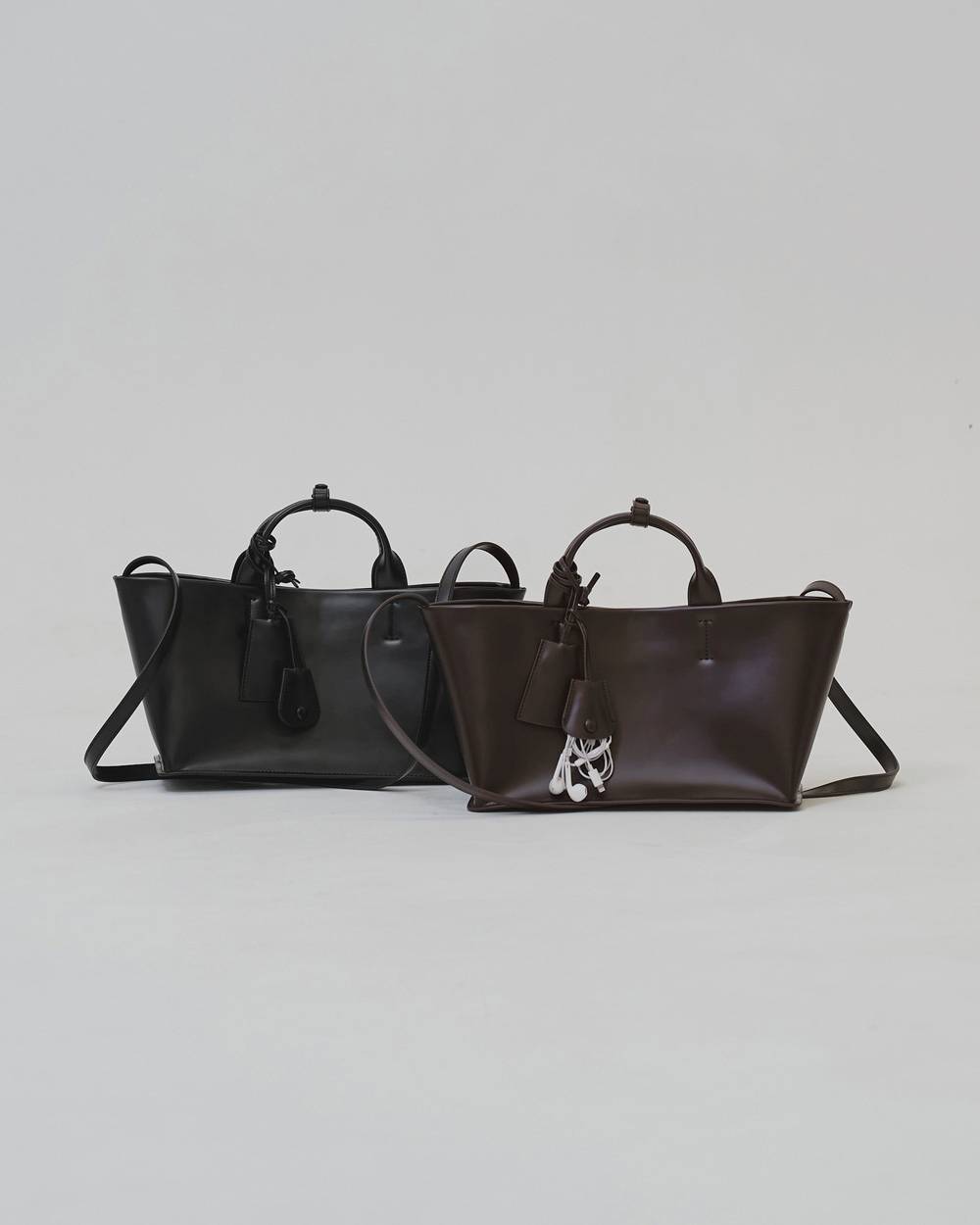 Useful Leather Bag (M) Useful Leather Bag (M),ユースフルレザーバッグ,12621040,バッグ,ユースフルバッグ,レザーバッグ,鞄,バック,todayful,トゥデイフル,lifes,吉田怜香,26aw