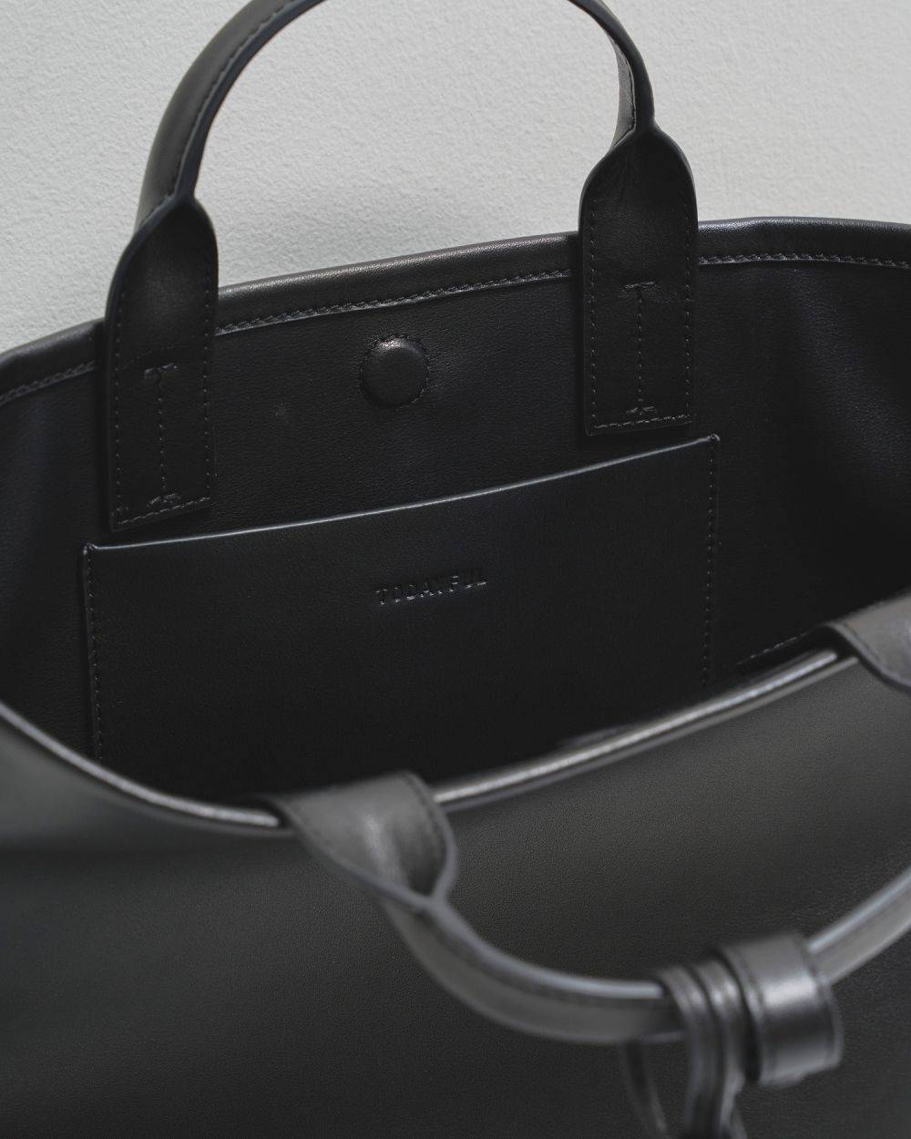 Useful Leather Bag (L) Useful Leather Bag (L),ユースフルレザーバッグ,12621041,バッグ,ユースフルバッグ,レザーバッグ,鞄,バック,todayful,トゥデイフル,lifes,吉田怜香,26aw