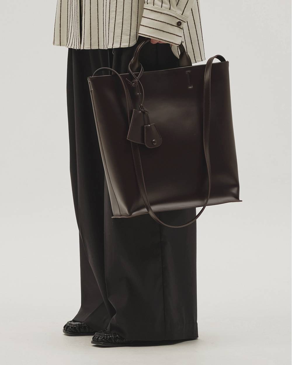 Useful Leather Bag (L) Useful Leather Bag (L),ユースフルレザーバッグ,12621041,バッグ,ユースフルバッグ,レザーバッグ,鞄,バック,todayful,トゥデイフル,lifes,吉田怜香,26aw