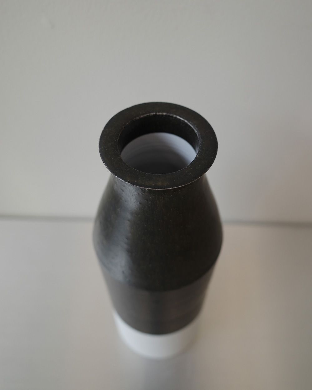 吉田直嗣 花入 白黒 A