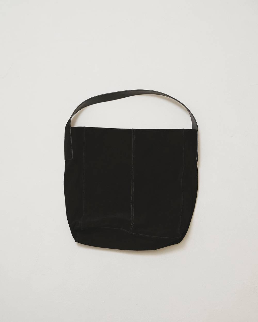 Suede Leather Totebag Suede Leather Totebag,スエード レザー トートバッグ,82611023,バッグ,バック,インスエード,レザー,トートバッグ,トートバック,鞄,レザーバッグ,lifes,ライフズ,LIFE’s